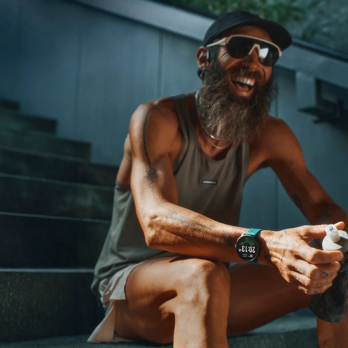 suunto race 2 titanium hodinky na sport na ruce